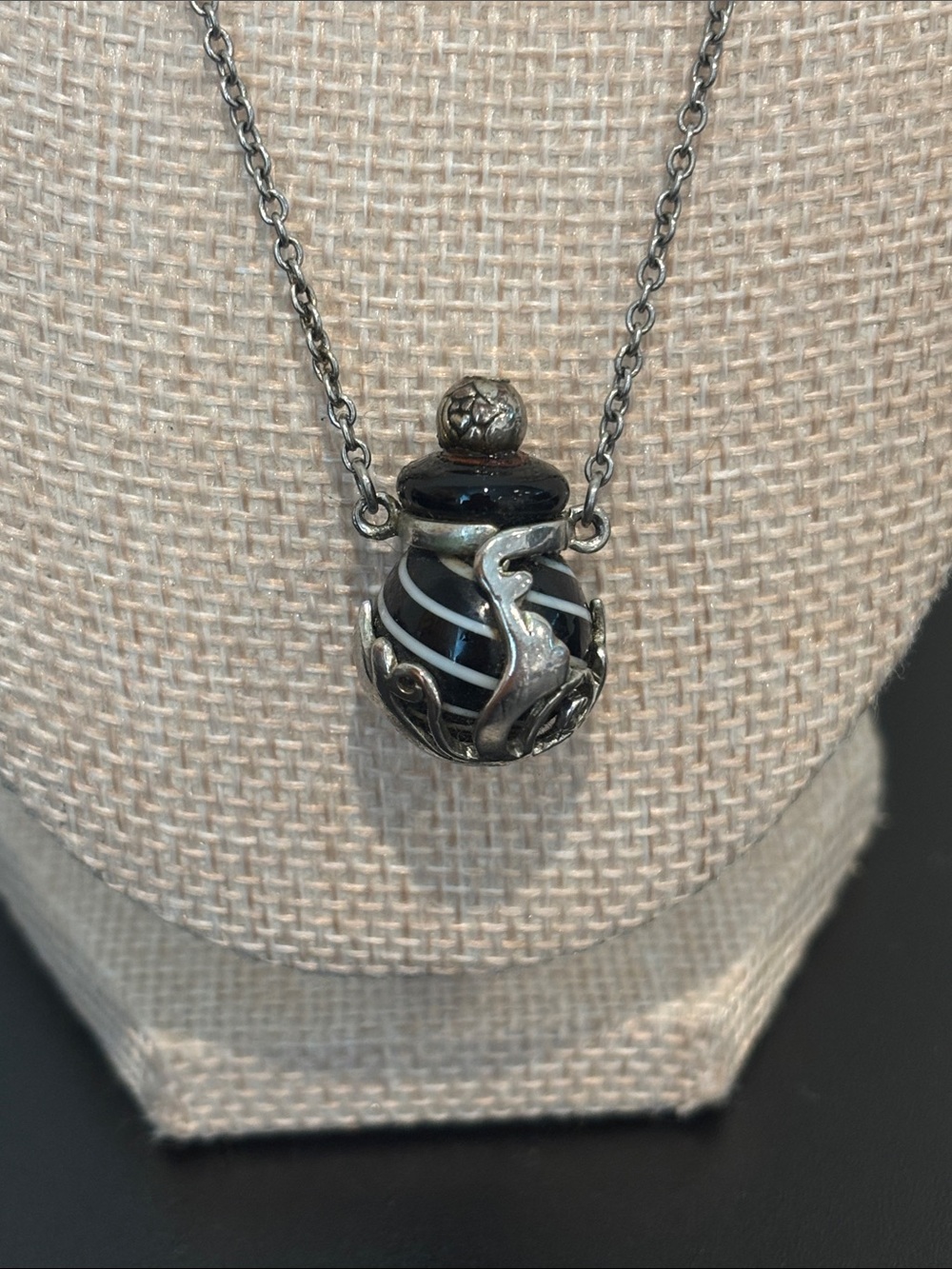 Vintage Art Nouveau Silver Tone Glass Perfume Bottle Pendant Necklace